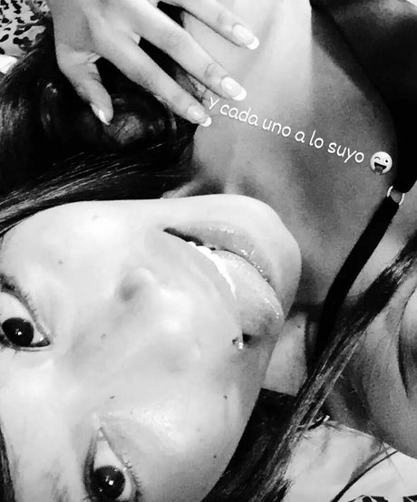 Miss Caffeine 美しいモデル 写真