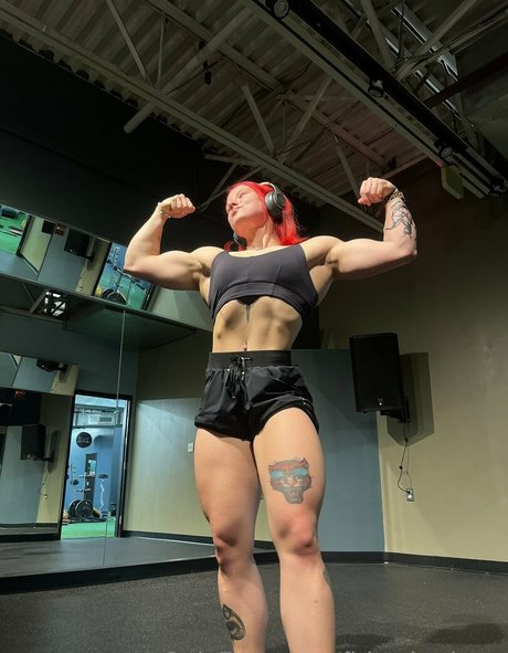 fitbycharlotte セックス女優 写真