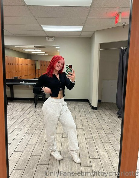 fitbycharlotte XXXモデル 写真