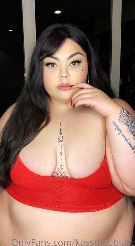 DMV オンリーファン ヌード 画像