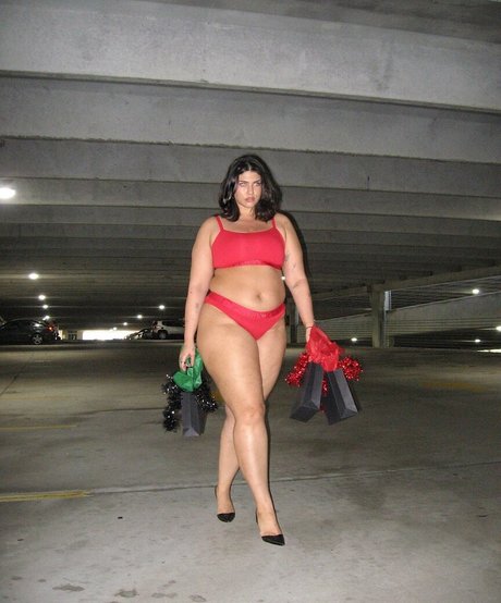 La Tecia Thomas ホットなモデル 画像