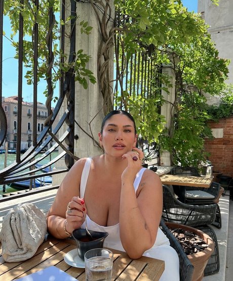 La Tecia Thomas ポルノスター ヌード 写真