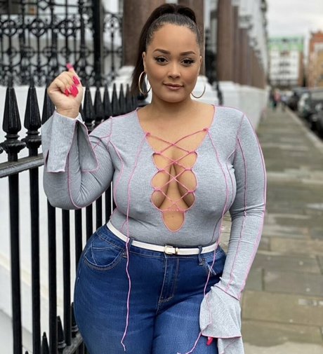 Natalie E Wade 高品質のポルノスター アーカイブ