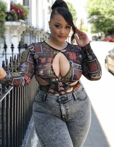 Natalie E Wade XXXモデル 画像