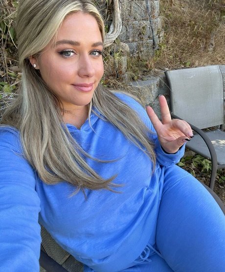 ブルネットの教師OnlyFans 美しいポルノ 写真