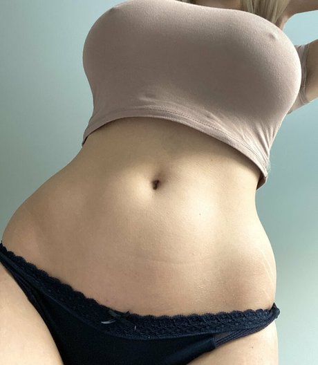 イタリア人熟女OnlyFans セクシー裸 写真