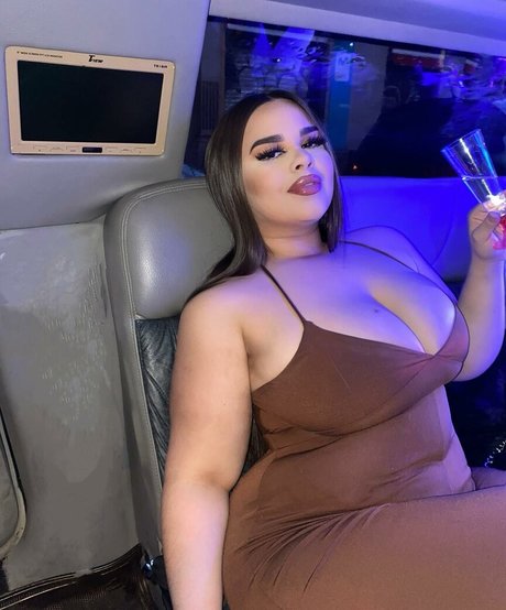 ビキニストリップOnlyFans セクシー裸 画像