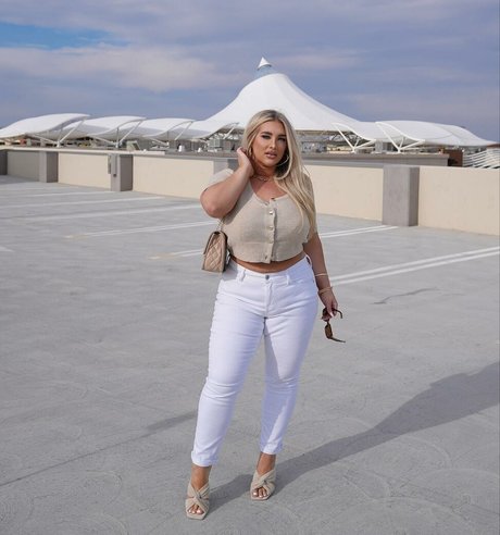 Taya Christian xxxモデル 写真