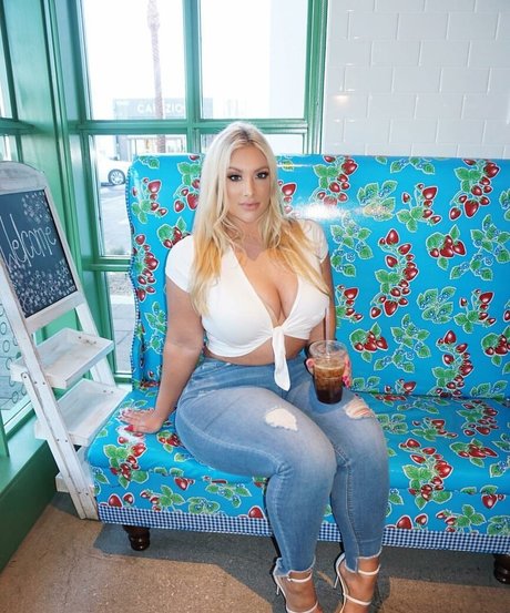 Taya Christian アダルトモデル 画像