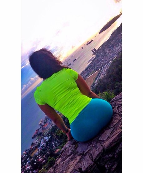 Toni Salina Chee Young ポルノモデル 画像