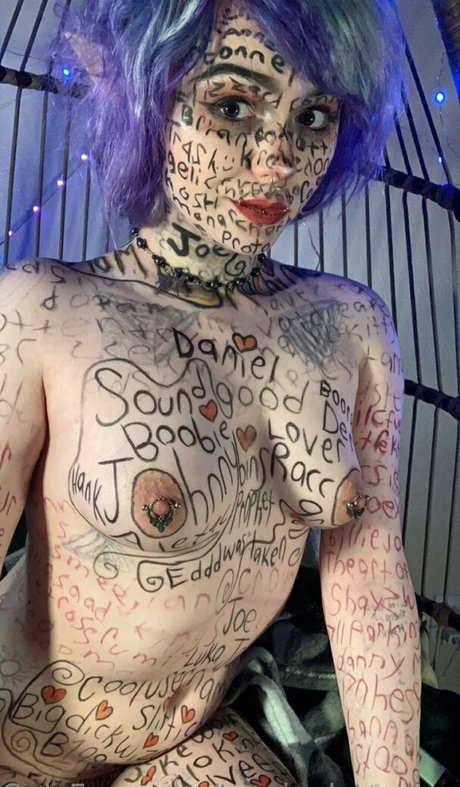 ブルネットの看護師OnlyFans ポルノ 写真