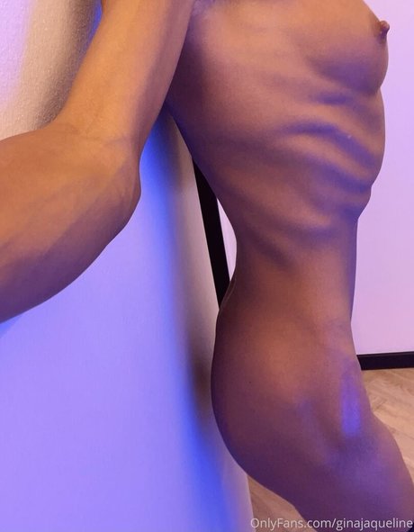 Ginajaqueline ホットなポルノスター 写真