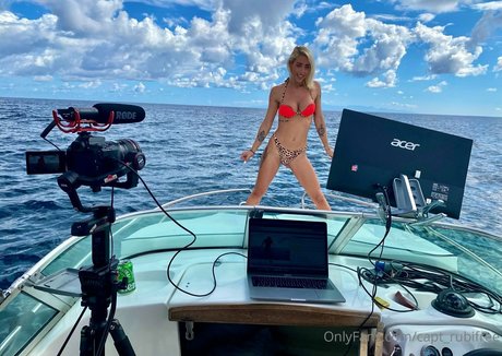 capt rubifree 無料モデル 写真