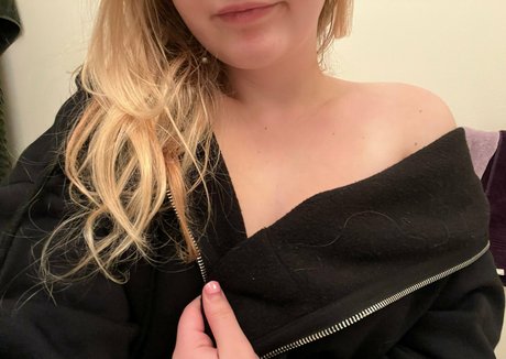 フェムボーイアジアンOnlyFans 美しいヌード 写真