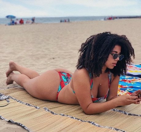 Amanda Carvalho 高品質モデル 画像