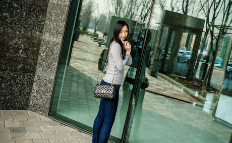 黒髪の熟女OnlyFans 美しいヌード 写真