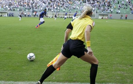 金髪の小柄なOnlyFans セクシーヌード ギャラリー