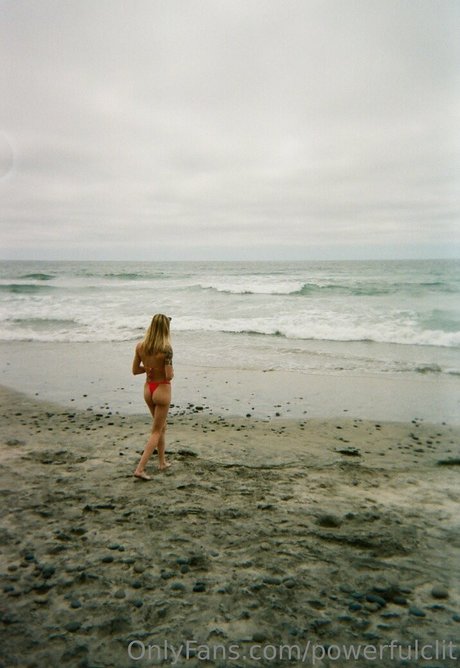 若いティーンのOnlyFans 無料ポルノ 画像