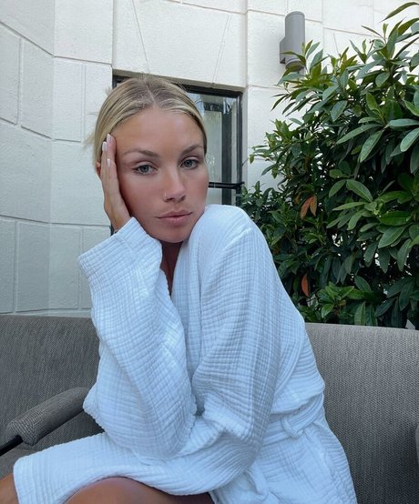 Phoebe Davis アダルトモデル 写真