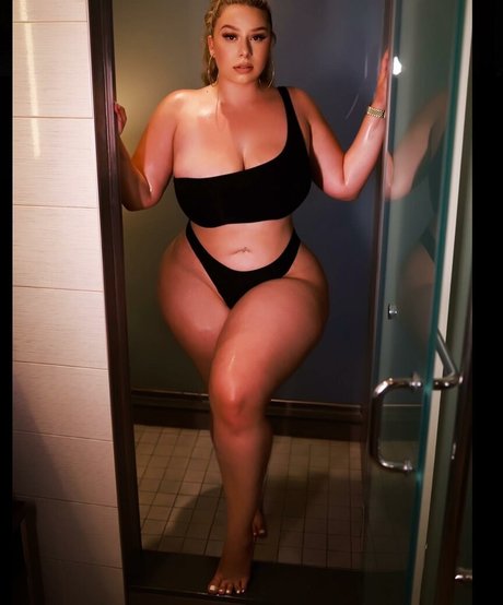 痩せた金髪の熟女OnlyFans アートヌード 写真