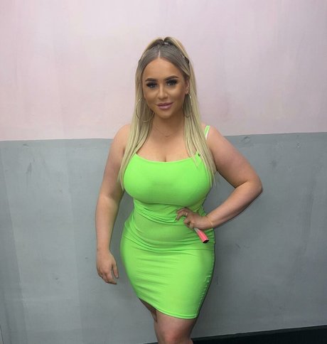 アジアンシャワー OnlyFans ポルノグラフィック 画像