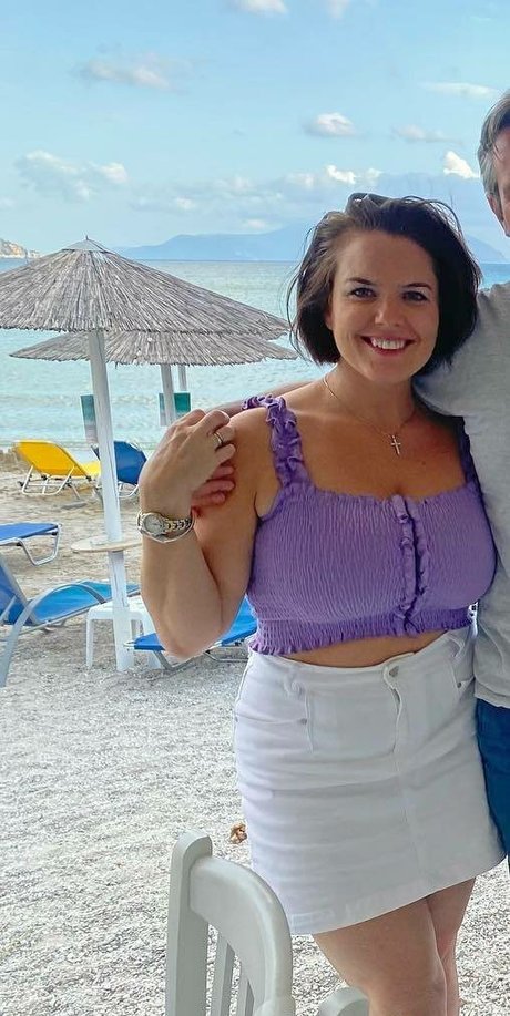 痩せた金髪の熟女OnlyFans ベスト 画像