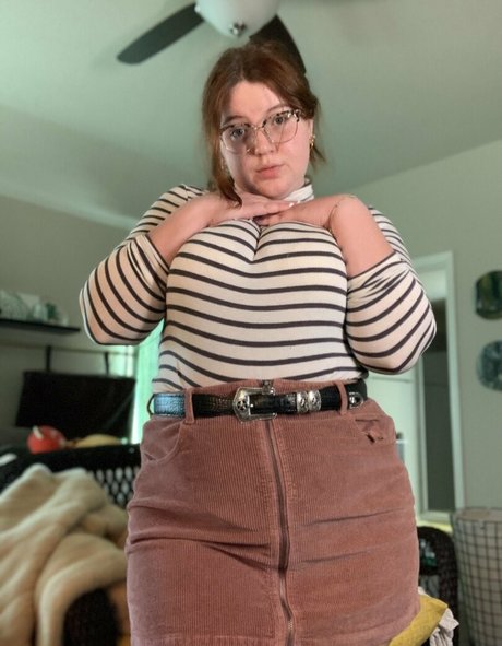 carnationkatie アート女優 ギャラリー