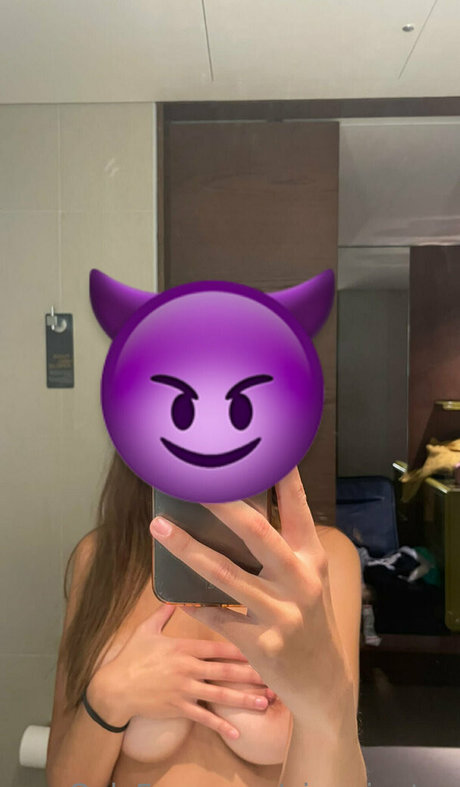 ninaninatez アダルト女優 写真