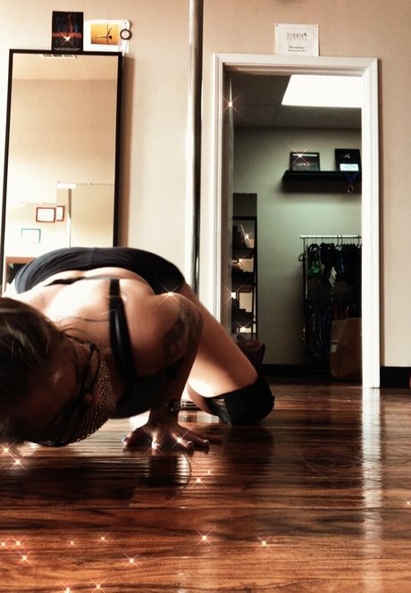 ボディビルダーカップルOnlyFans 裸 ギャラリー