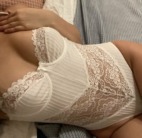 Sanri0bitch 裸のモデル 写真