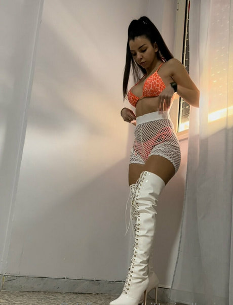 ブルネットの看護師OnlyFans 美しい 画像