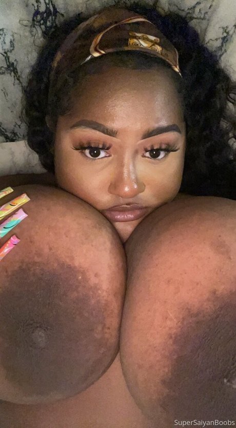 supersaiyanboobs 裸の女優 写真