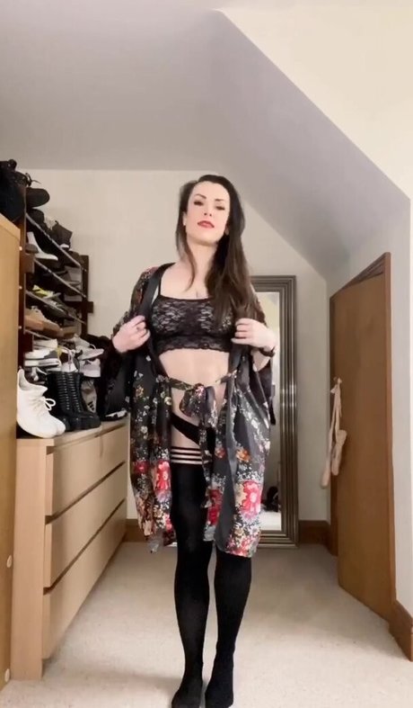 ストリッパーOnlyFans エロチック 画像