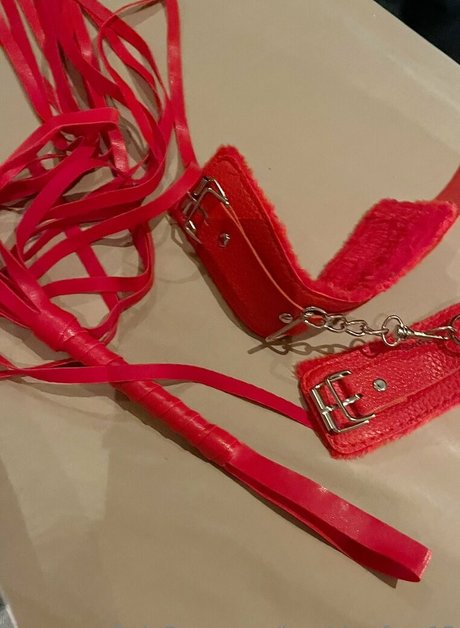 ingridmrfree12 top profile image