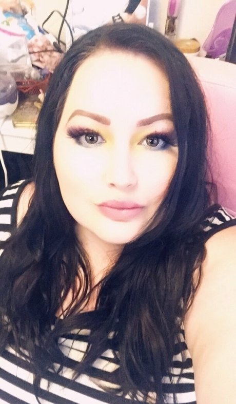 elizaallure ポルノスター ヌード 写真