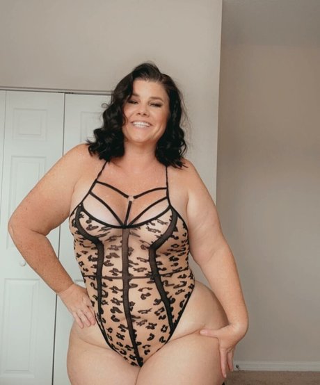 曲線美の熟女OnlyFans セクシーヌード 写真