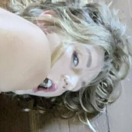 Mona Wales セックスモデル 画像