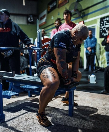 Queen R 美しいモデル ギャラリー