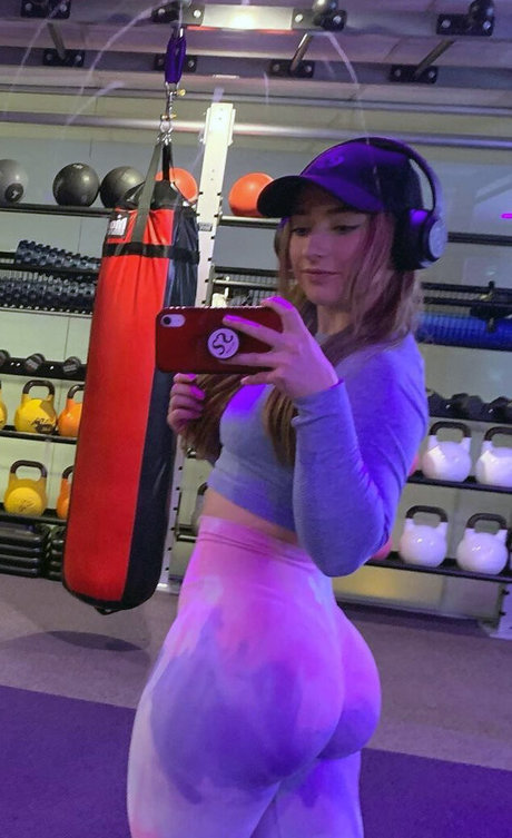 Isobel H 裸のモデル 写真