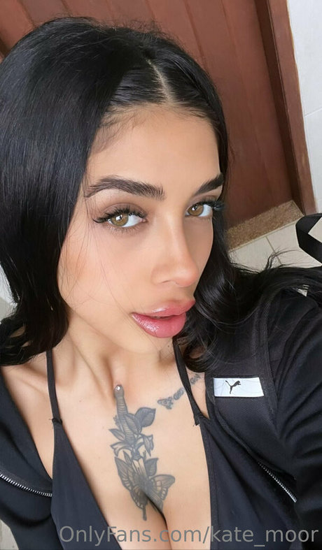 エモオンリーファン アダルト 写真