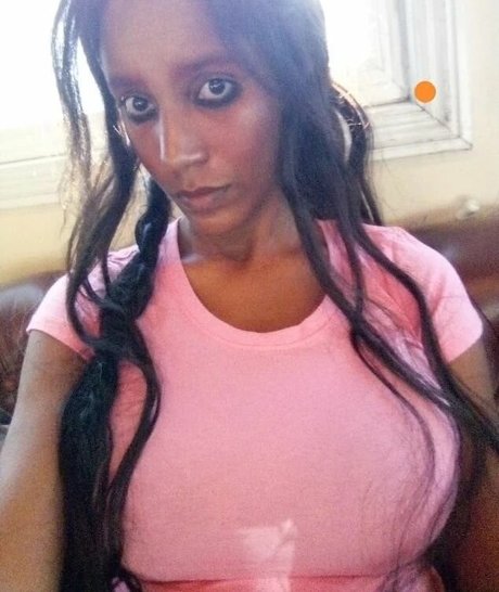 Amber Higgins Cecil エロティックなモデル 写真