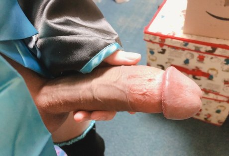 黒檀の小人OnlyFans セクシーヌード 写真