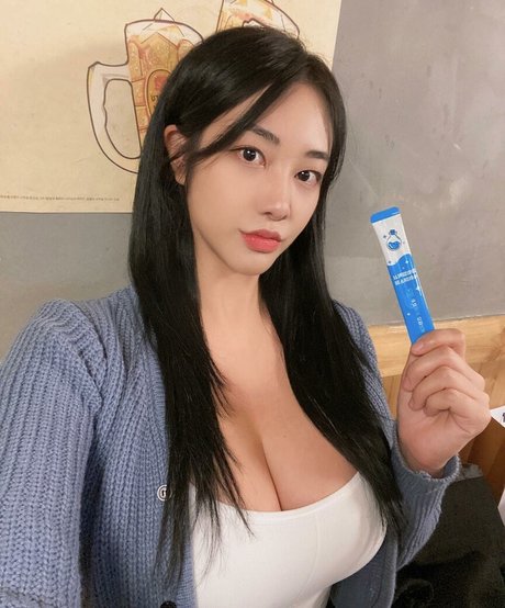 Tasha Y トップポルノスター 写真