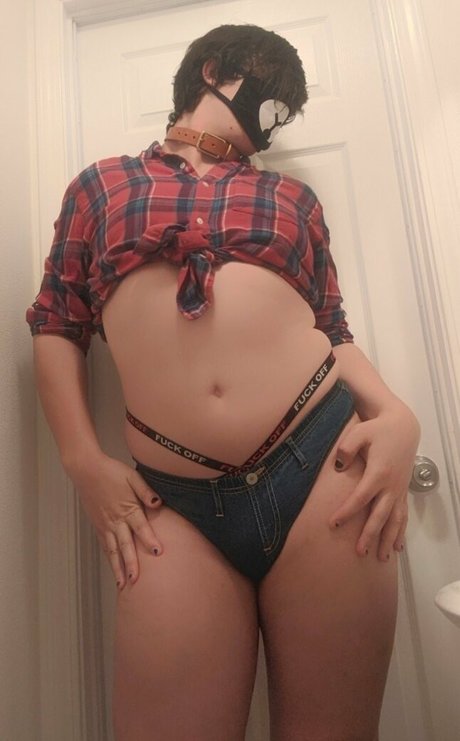 細身の巨乳OnlyFans セクシーヌード 写真