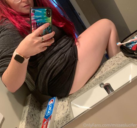 lucigonewild ポルノスター HD 写真