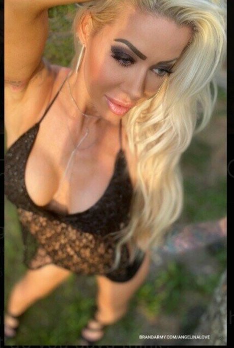 Angelina Love ポルノスター パーフェクト 写真