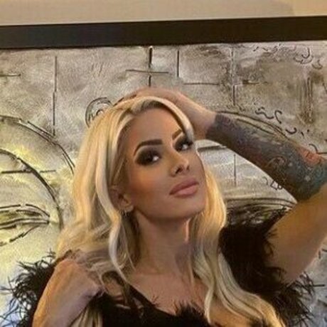 Angelina Love 無料モデル 写真