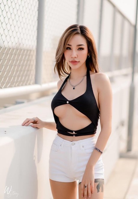 母乳オンリーファン セクシーヌード アーカイブ