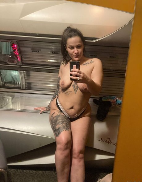 小柄なBBC OnlyFans 無料ヌード 写真