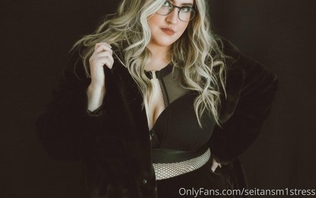 seitansm1stress セクシーなポルノスター 写真